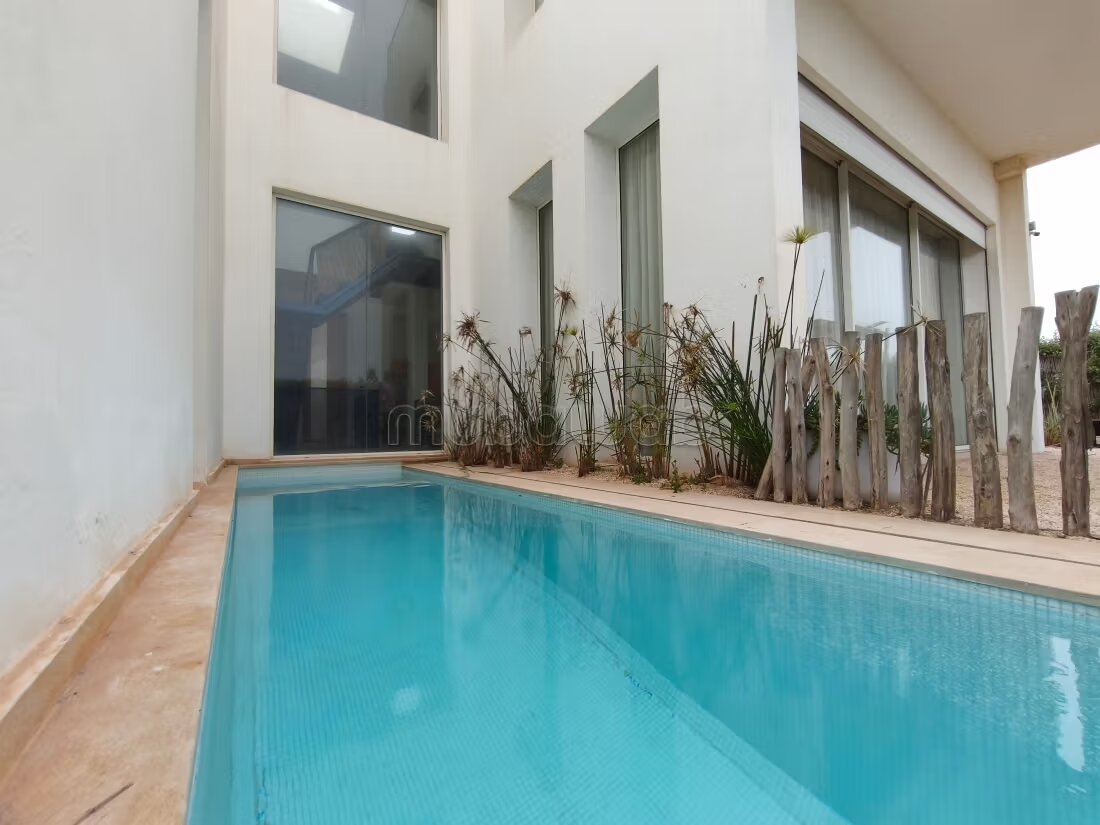 A louer villa vide moderne face à la mer