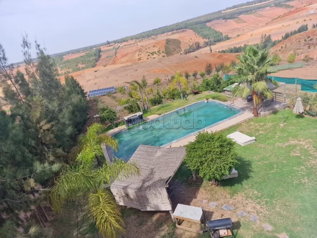 Ferme avec Piscine