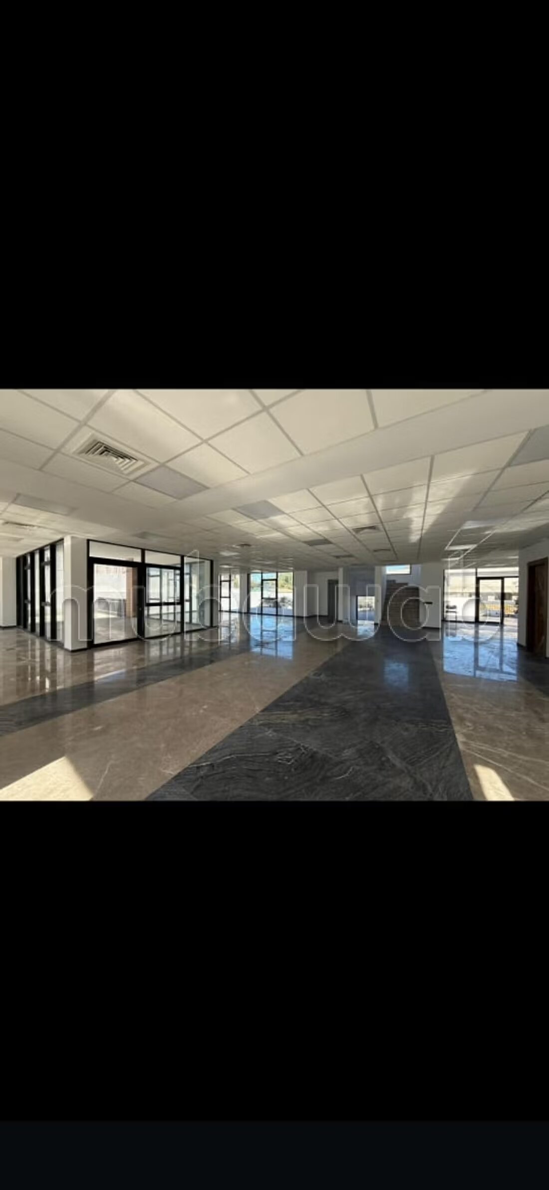 Office 2000 m² for Rent in Rabat (Souissi) — Photo 9