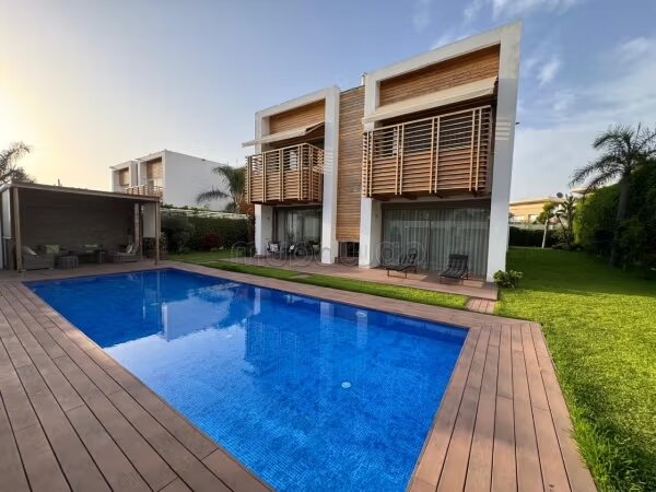 Villa for Sale Facing Golf Course in Bouskoura, Casablanca — Photo 2