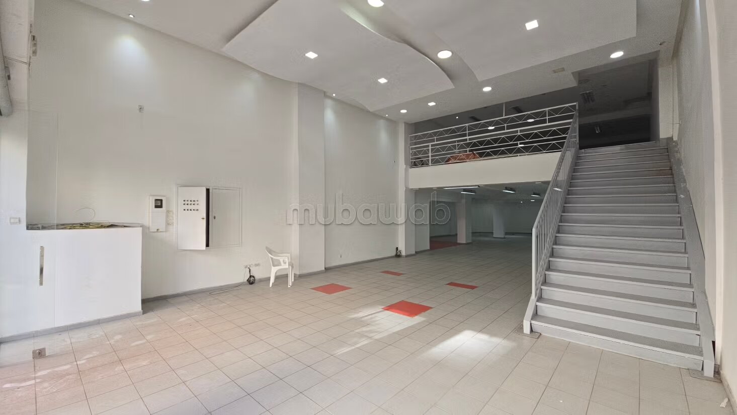Magnifique local commercial pnein boulevard