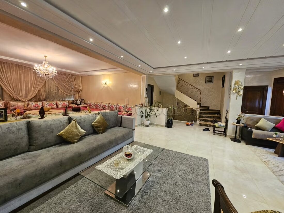Villa 374 m² à louer à Casablanca — Photo 2