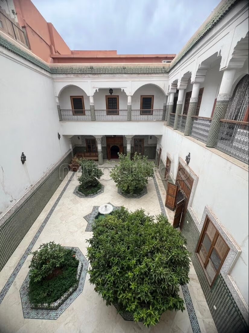 Grand Riad a vendre titré