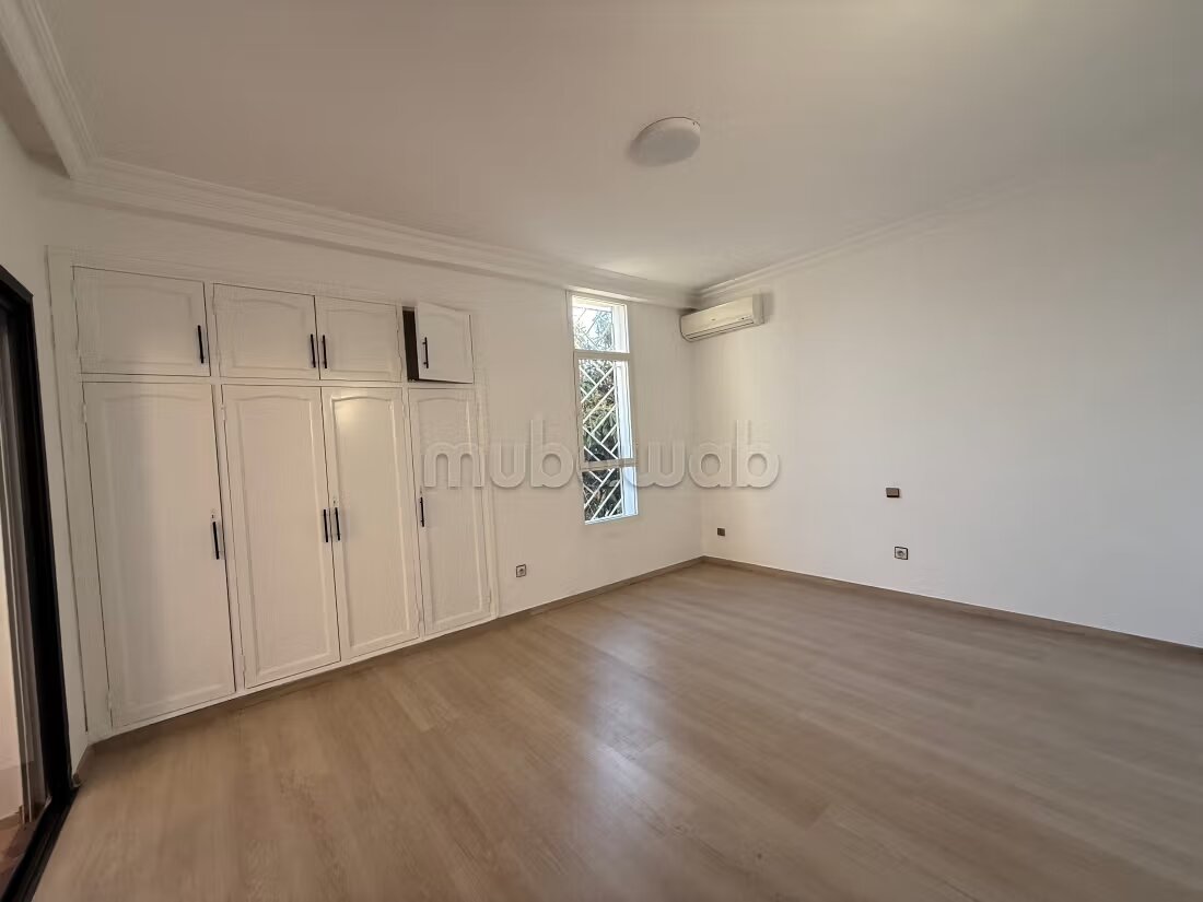 Villa 320 m² for rent in الرباط — Photo 8