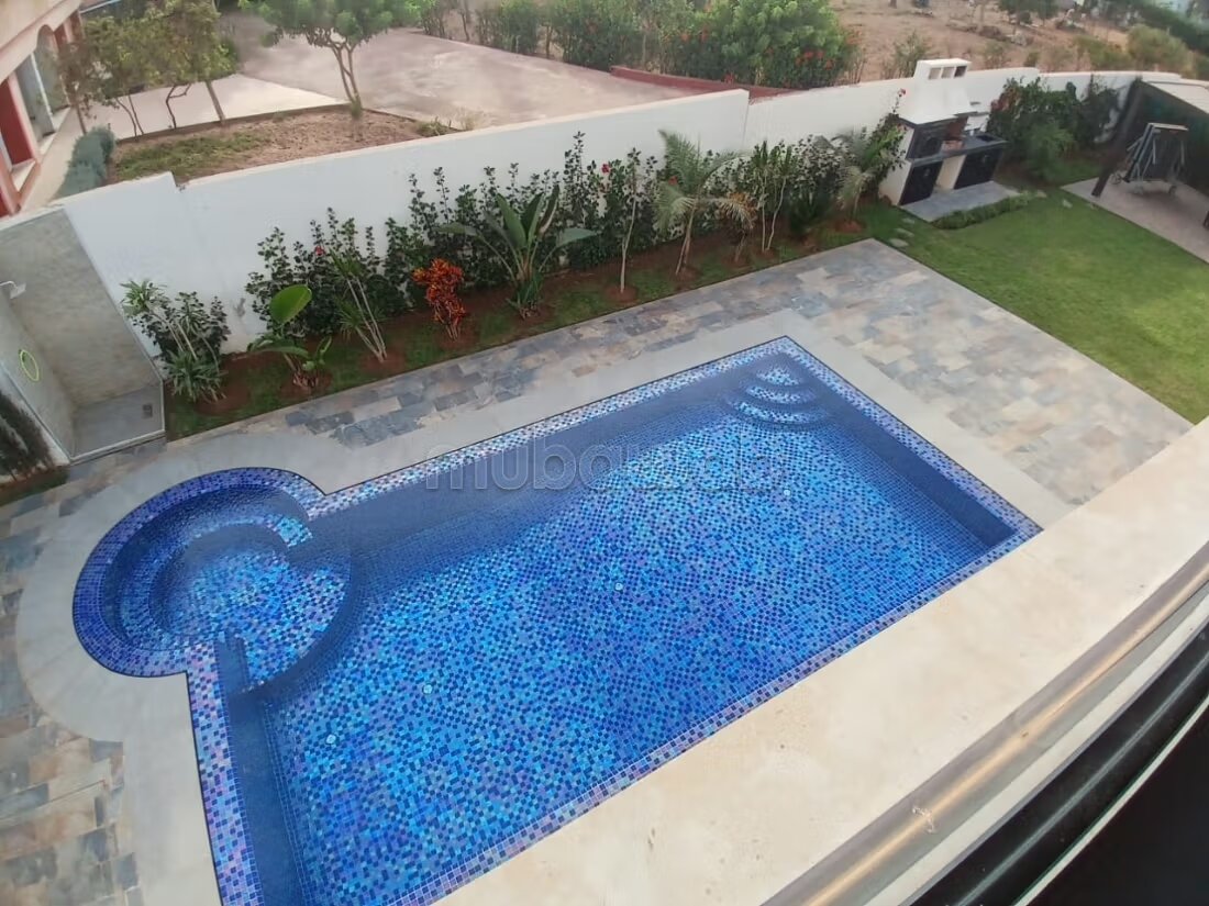 Location villa de haut standing à El Menzeh. 7 chambres. Tou...