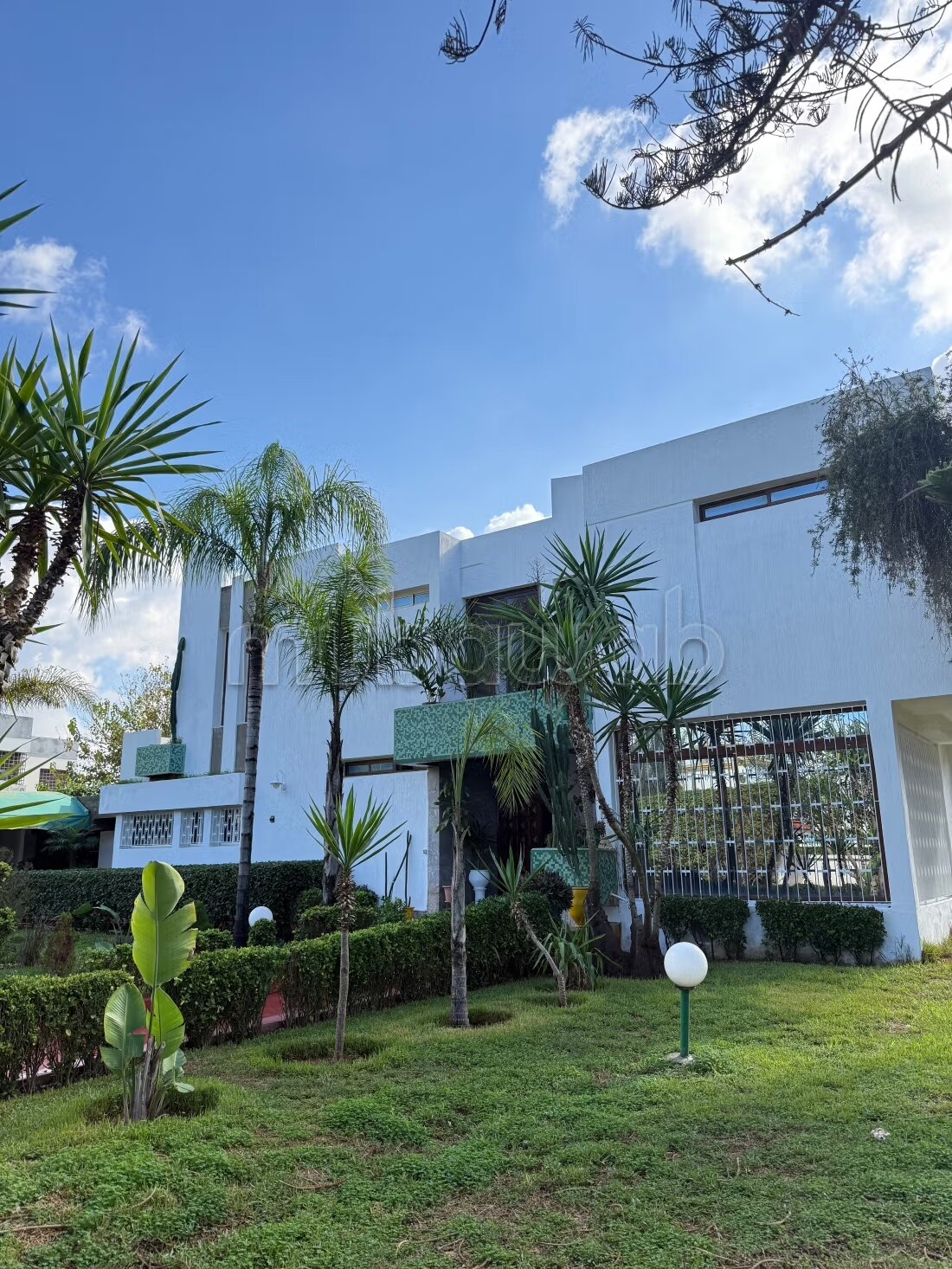 Villa de 1 900 m² en Location –Souissi 
Rabat