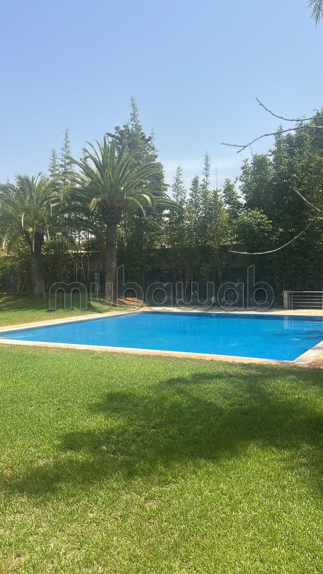 Villa 2000 m² à louer à Rabat Souissi à Rabat