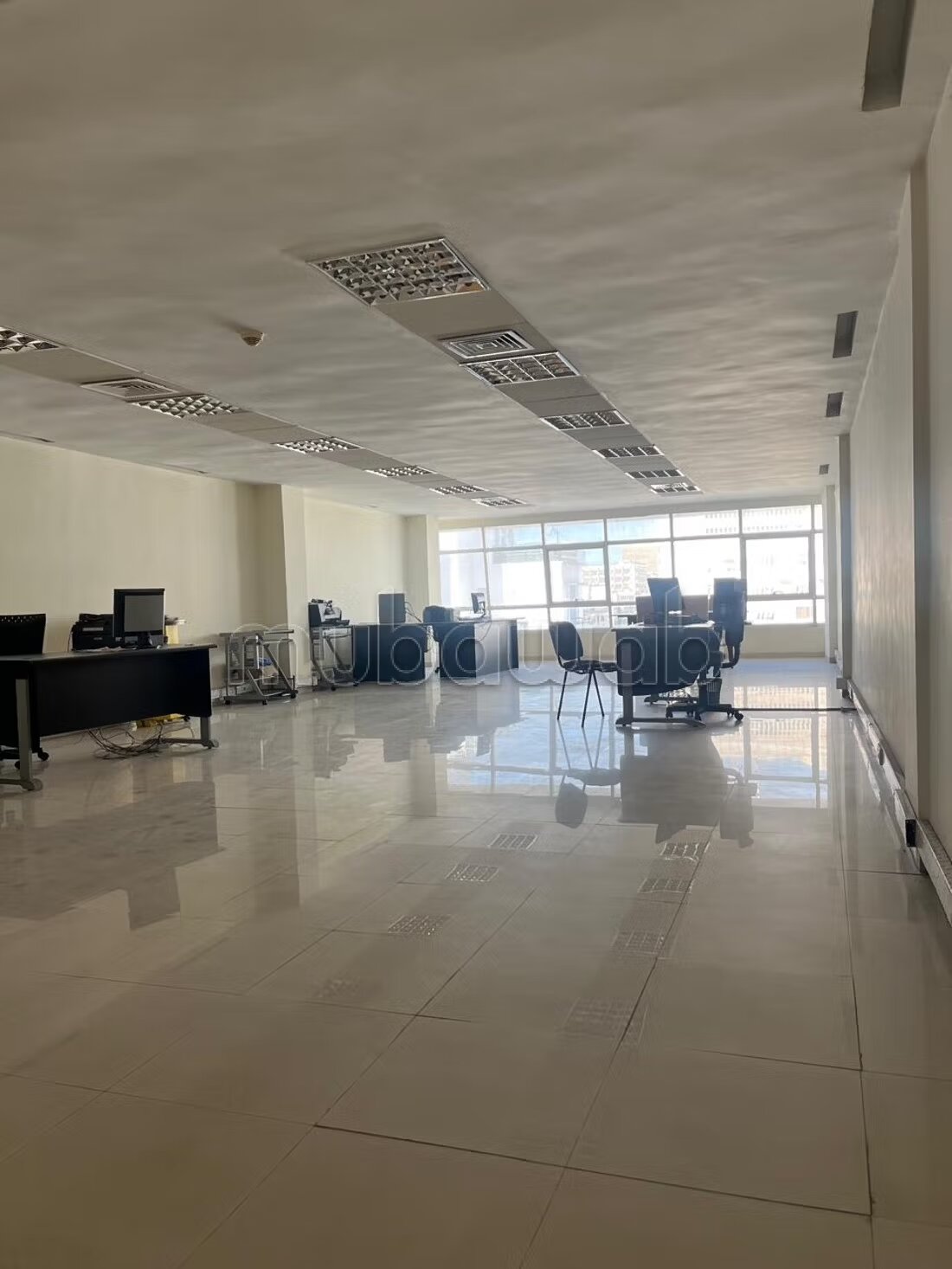 Bureaux à l'achat en Centre Ville.
Superficie 100 m²