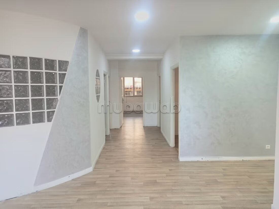 Bureau Professionnel de 144 m² à Louer – Longue Durée, Quart...