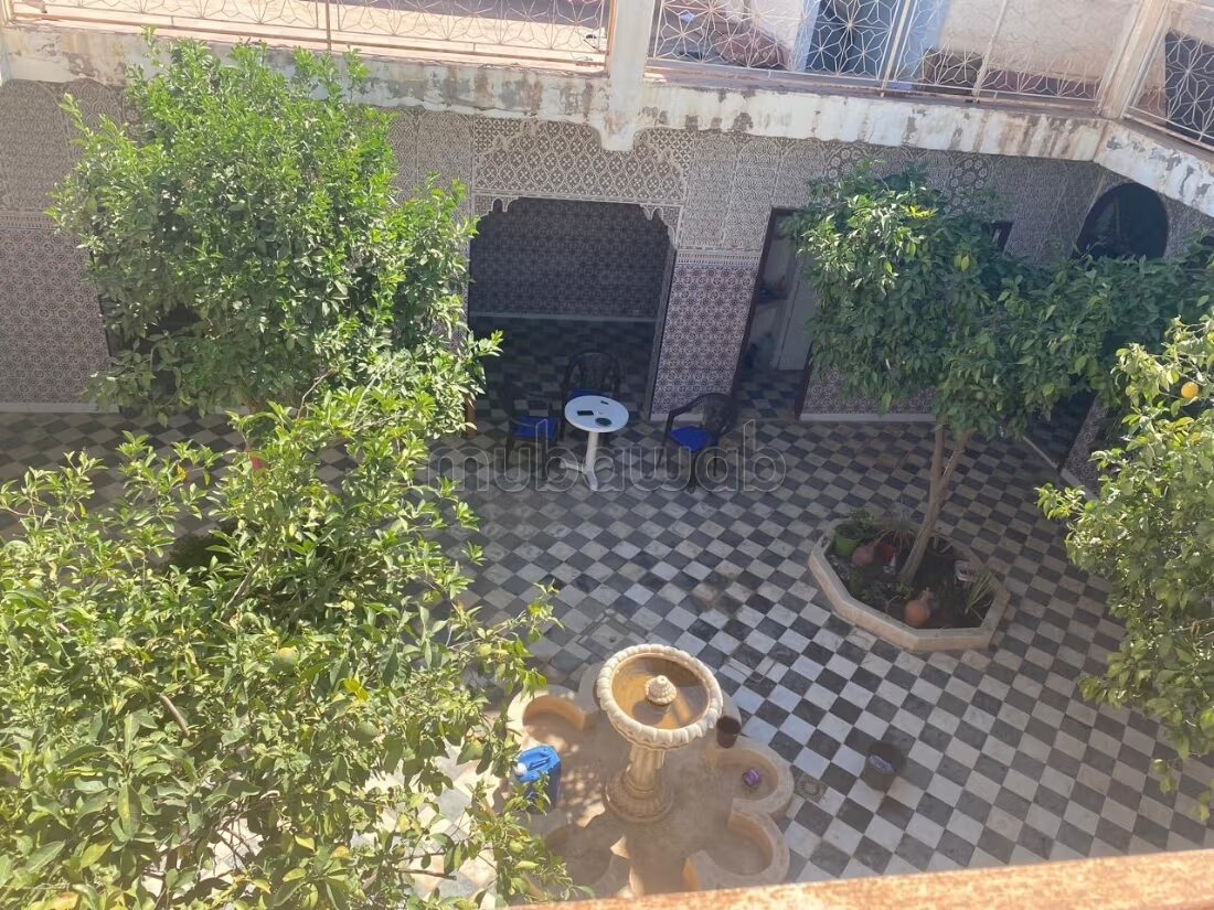 Superbe riad à vendre à Ennakhil Palmeraie. Superficie 471 m...