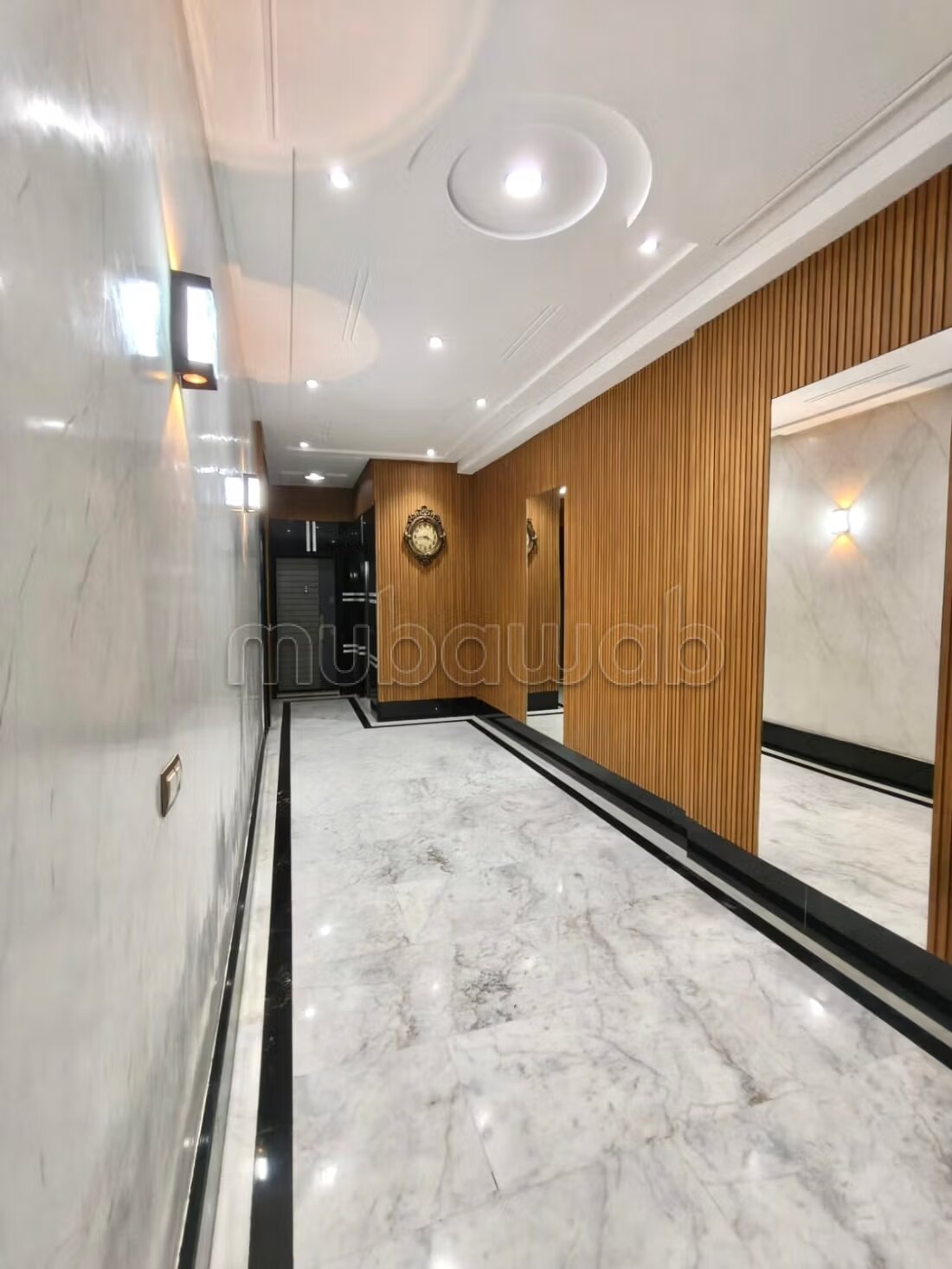 Appartement à l'achat à Ain Amiyer. 3 chambres. Bien meublé