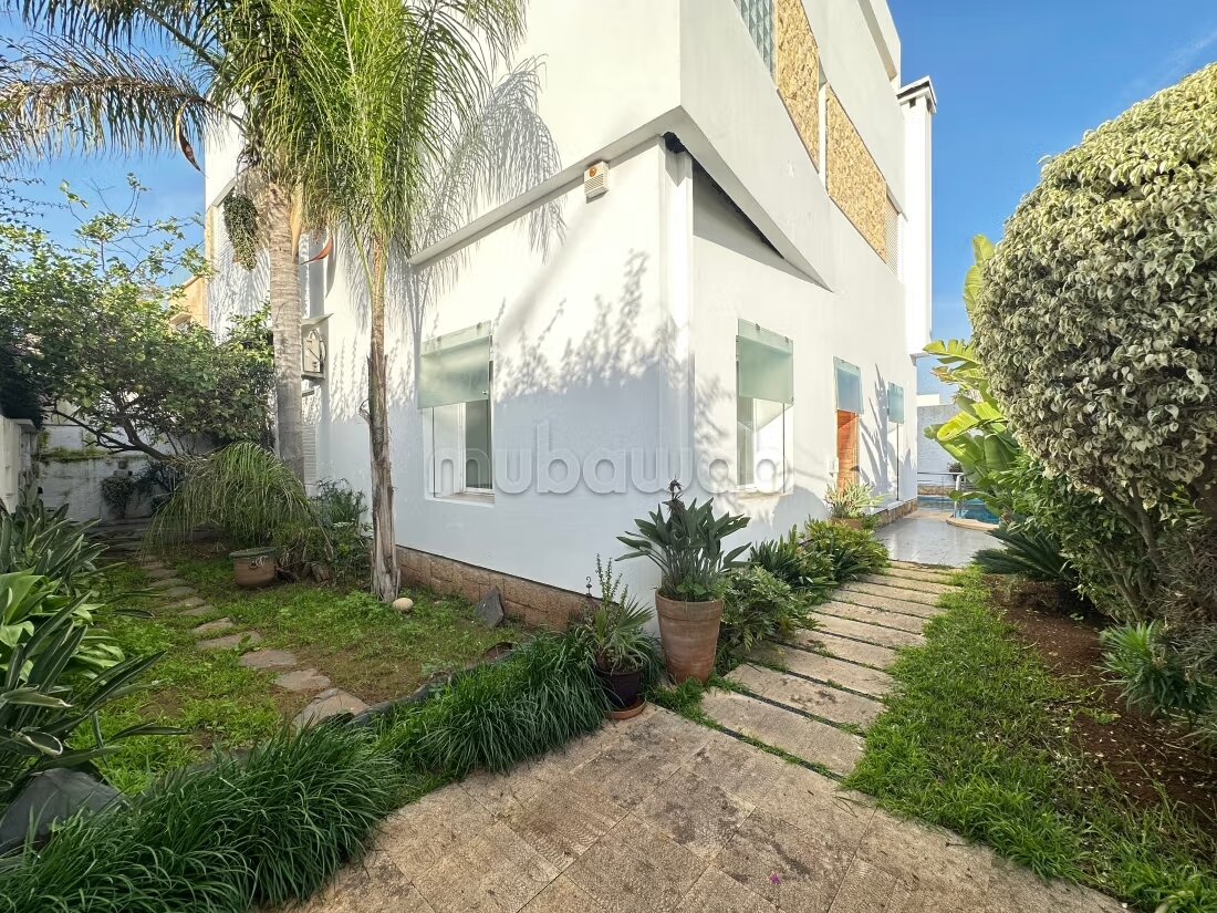 Superbe villa de 5 chambres avec piscine et jardin à Quartie...
