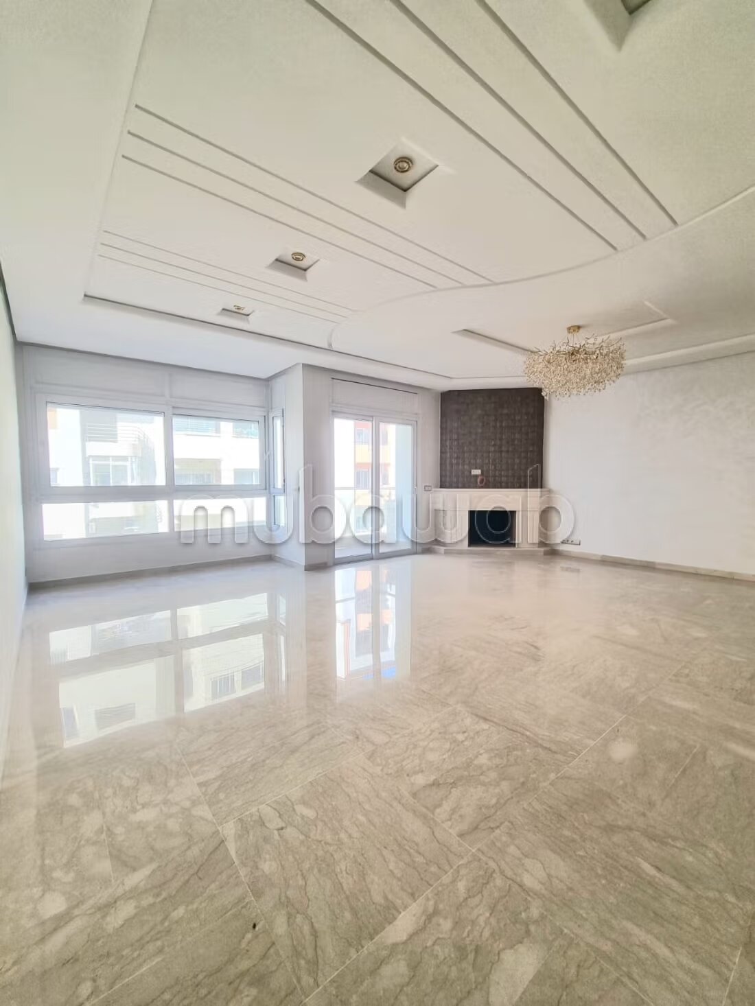 Grand appartement vide 208 m² entièrement rénové