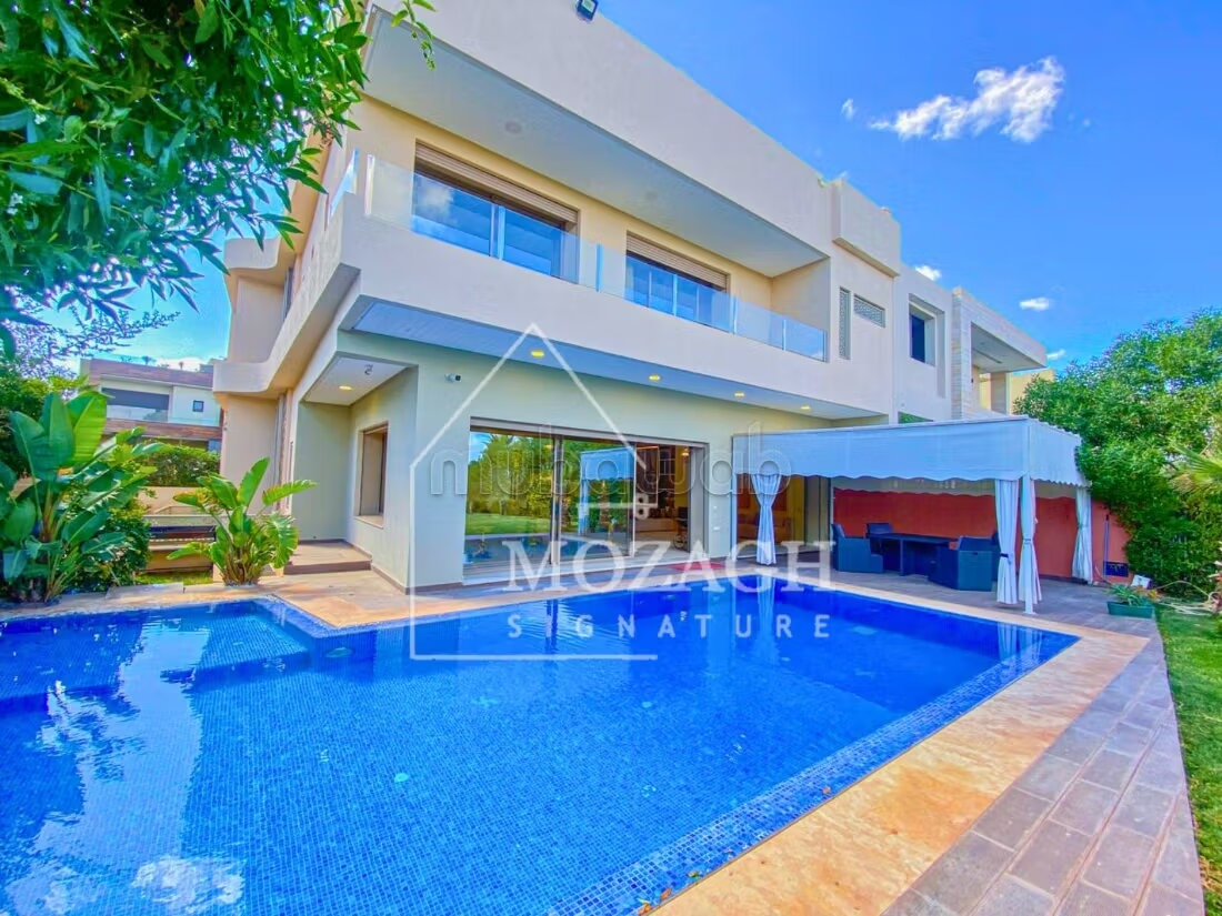 Luxueuse villa moderne sur résidence golfique