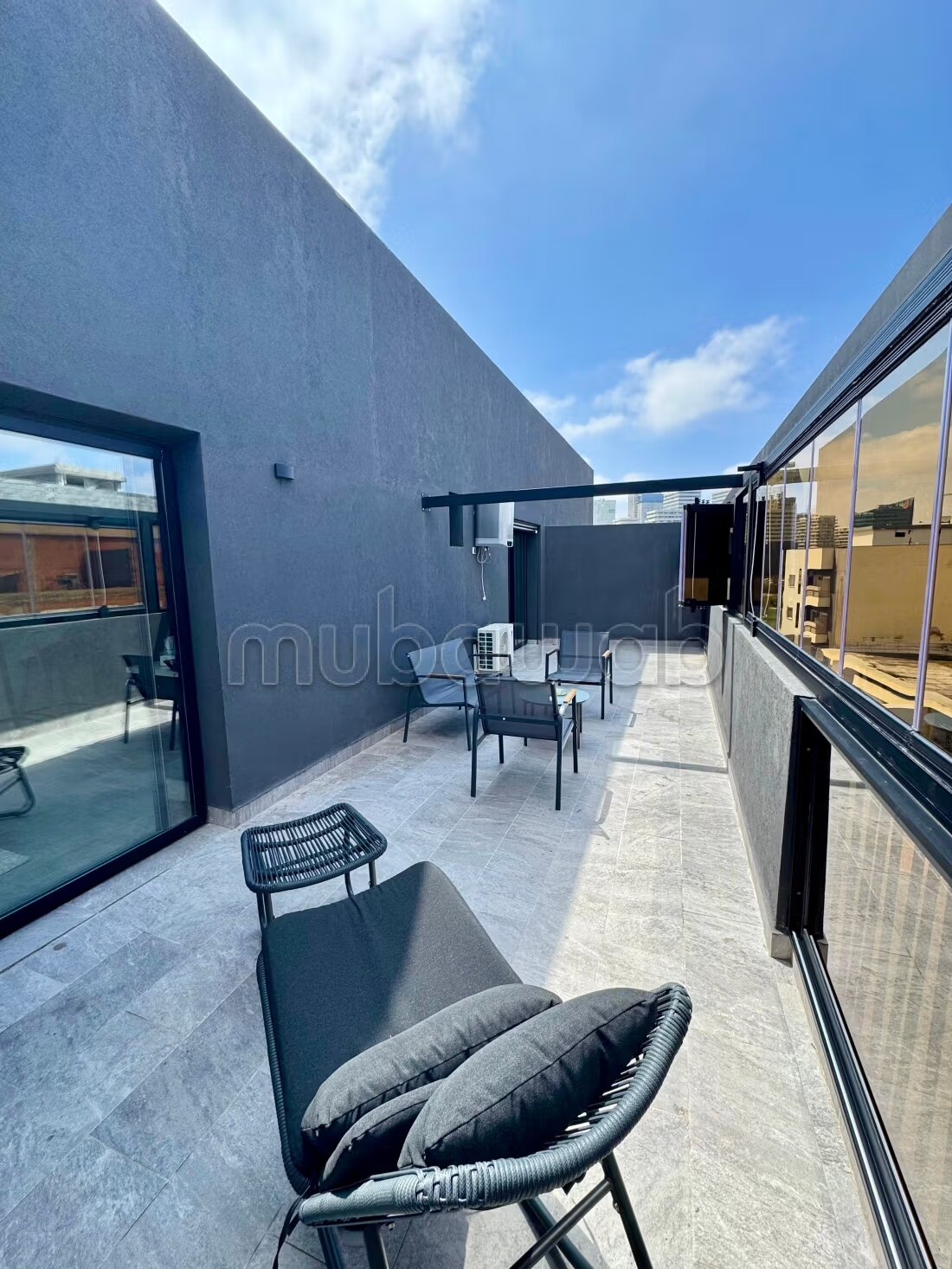 Superbe studio moderne avec grande terrasse à proximité du p...
