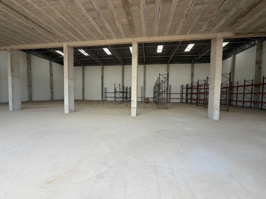 Dépôt en location à Lissasfa.
Surface totale 1500 m²