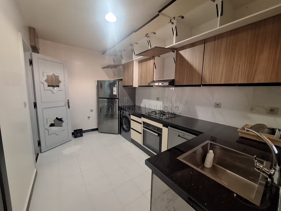 Appartement en location à Mers Sultan. Surface totale 90 m²...
