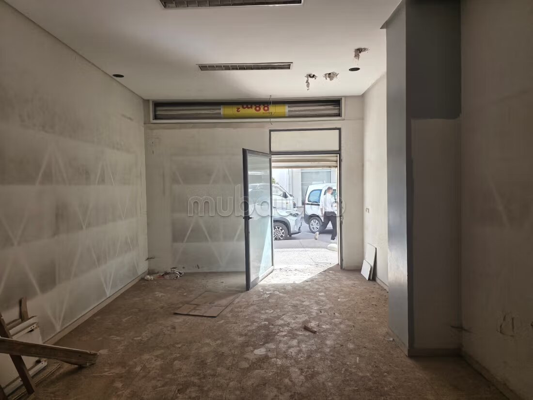 Local commercial en vente à Agdal. Superficie 88 m²