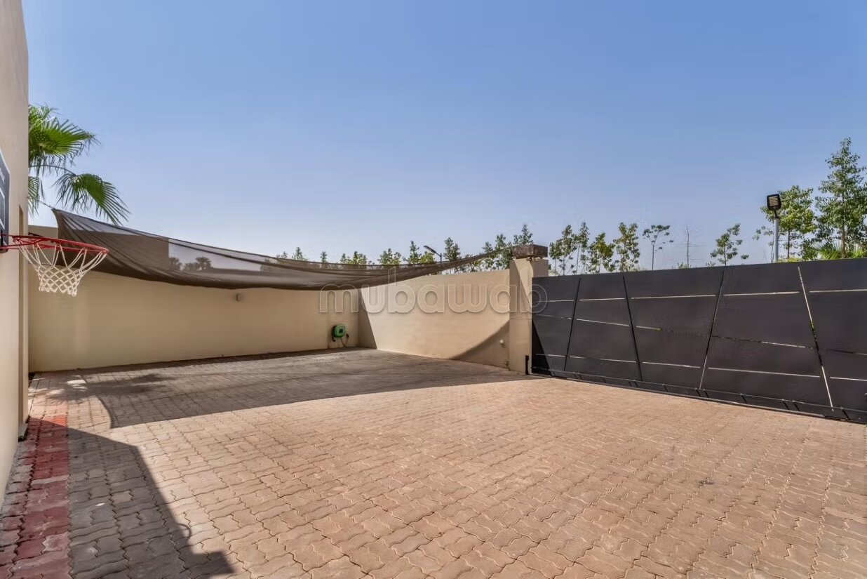 فيلا معاصرة ٢٤٠م٢ للبيع في مراكش — Photo 31