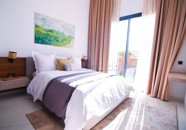 فيلا معاصرة ٢٤٠م٢ للبيع في مراكش — Photo 32