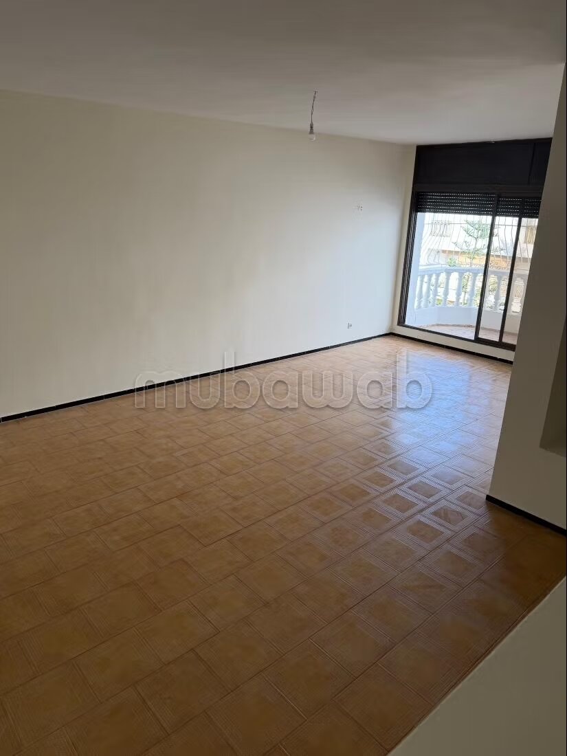 Très bel appartement en location à Agdal.
Superficie 180 m²...