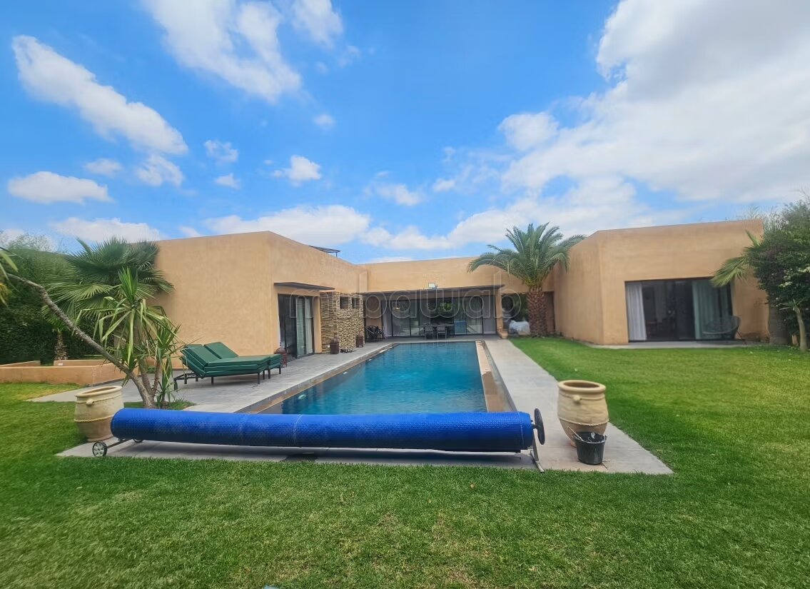 Magnifique villa à vendre à Route de l'Ourika. 4 chambres. M...