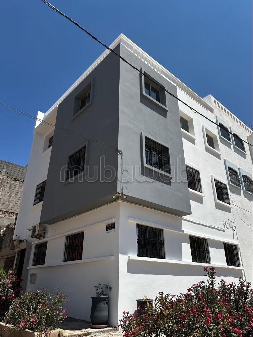 Maison à l'achat à Haut Anza. 
5 chambres agréables. 
Porte...
