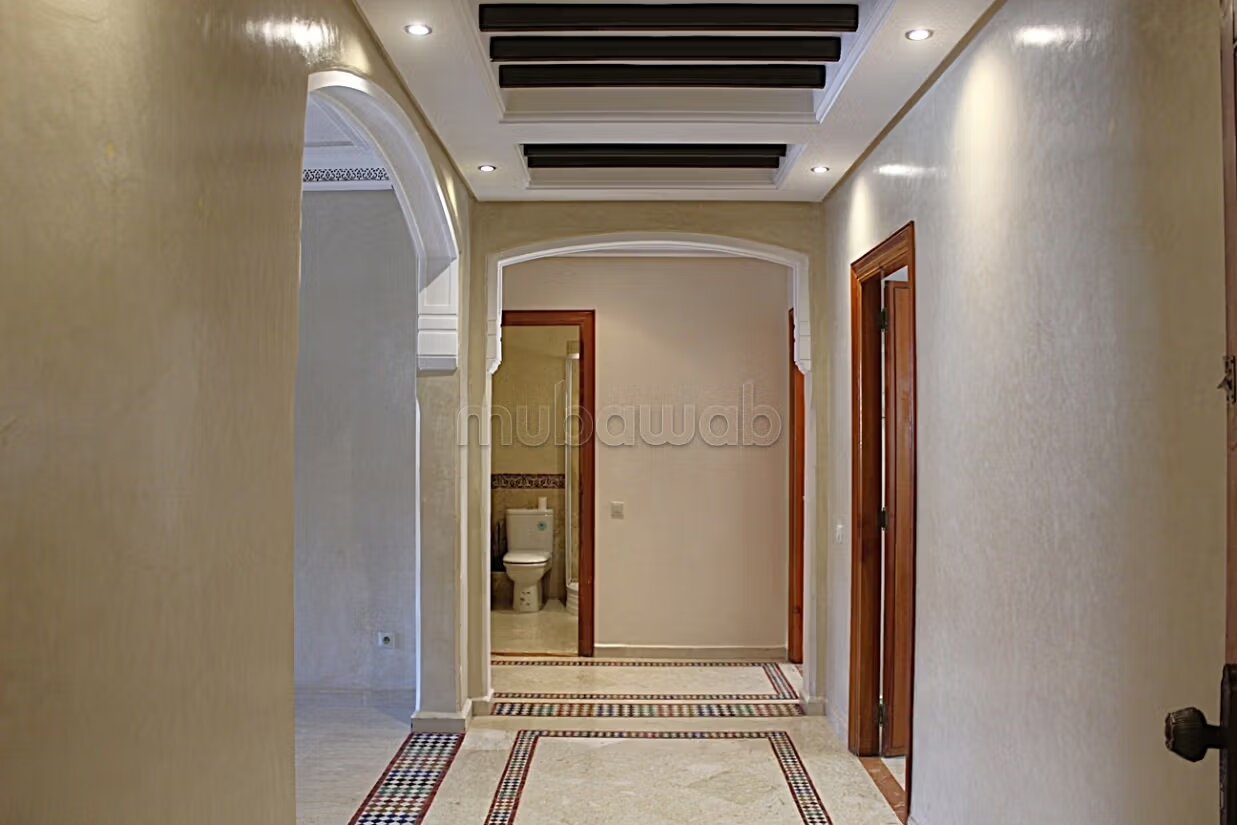Bel appartement de 2 chambres a Louer vide