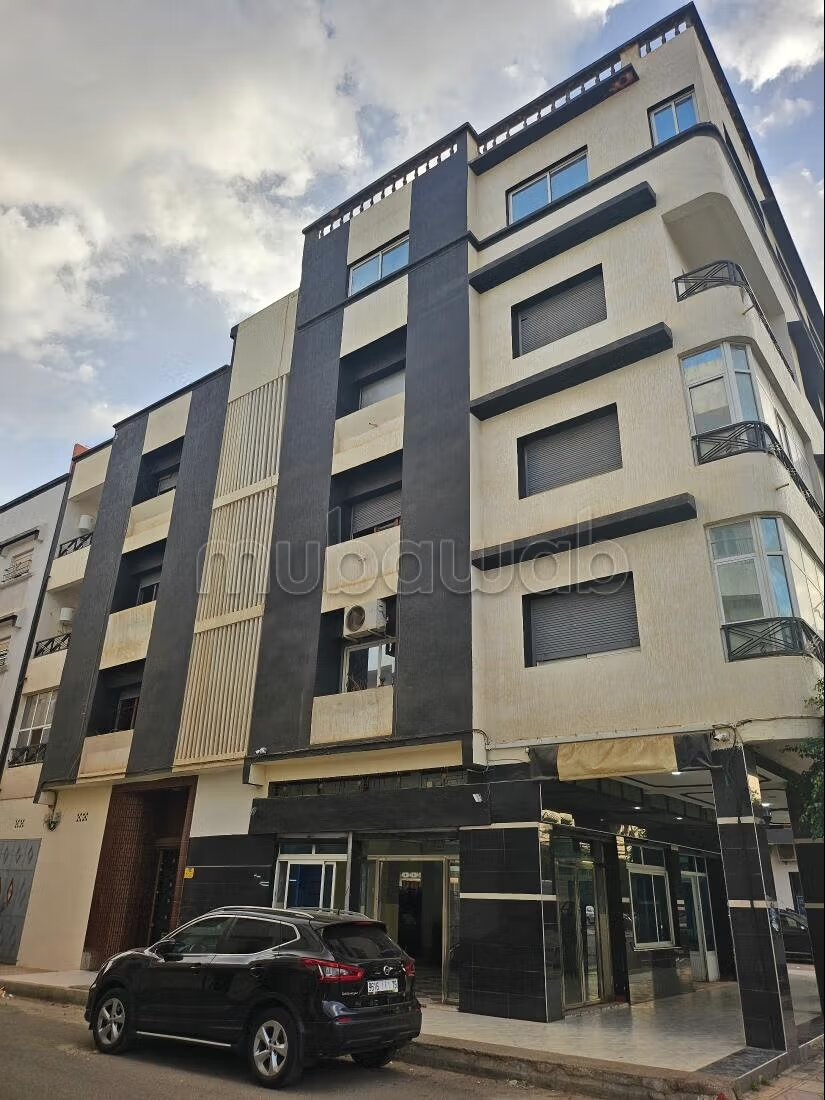 Immeuble R4 et café sur 3 faces