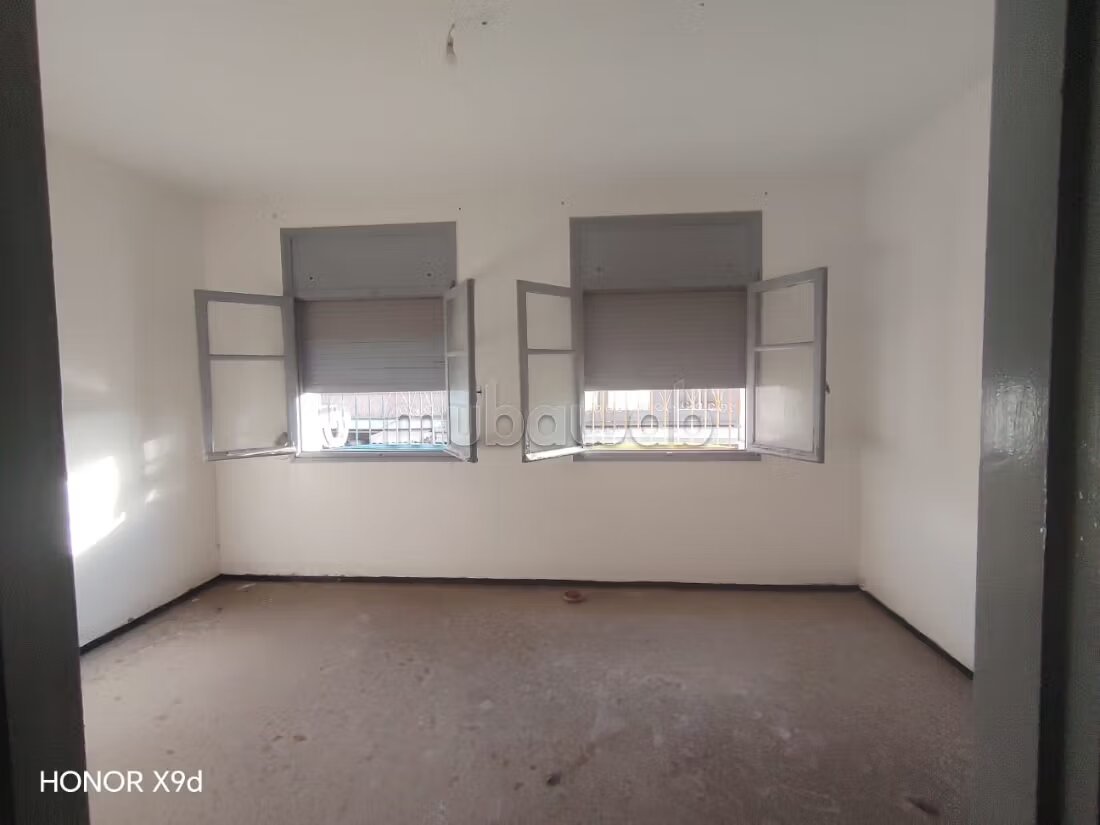 Bureau 1 etg en face mosque tarik bernoussi 5000dh