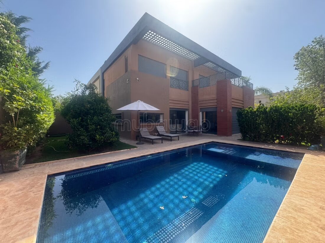 Villa en excellent état à vendre à Route de l'Ourika.
Surfac...