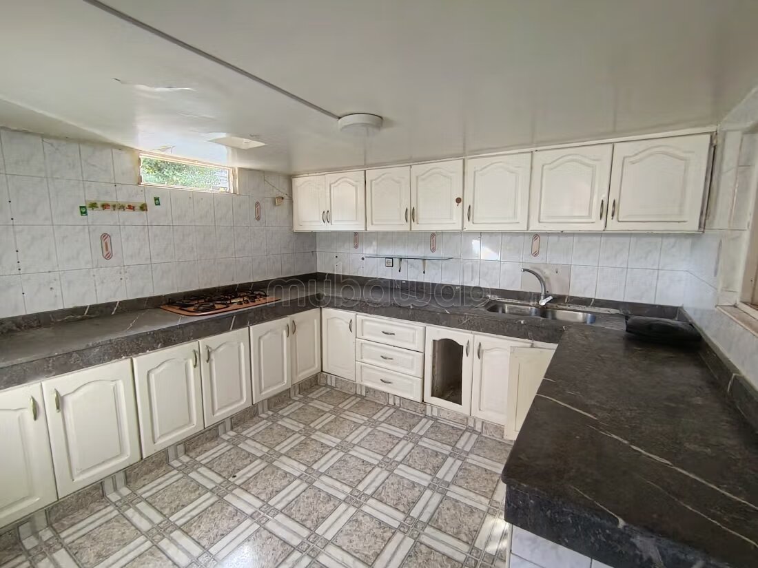 Appartement à rénover en vente à les orangers 
Rabat