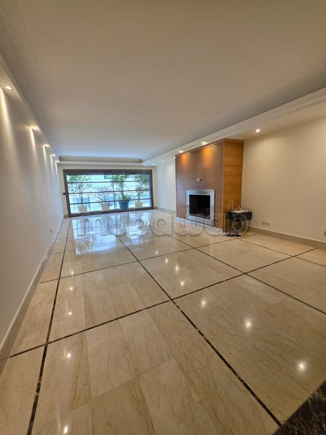 Appartement en location à Maârif. 4 pièces confortables. Ser...