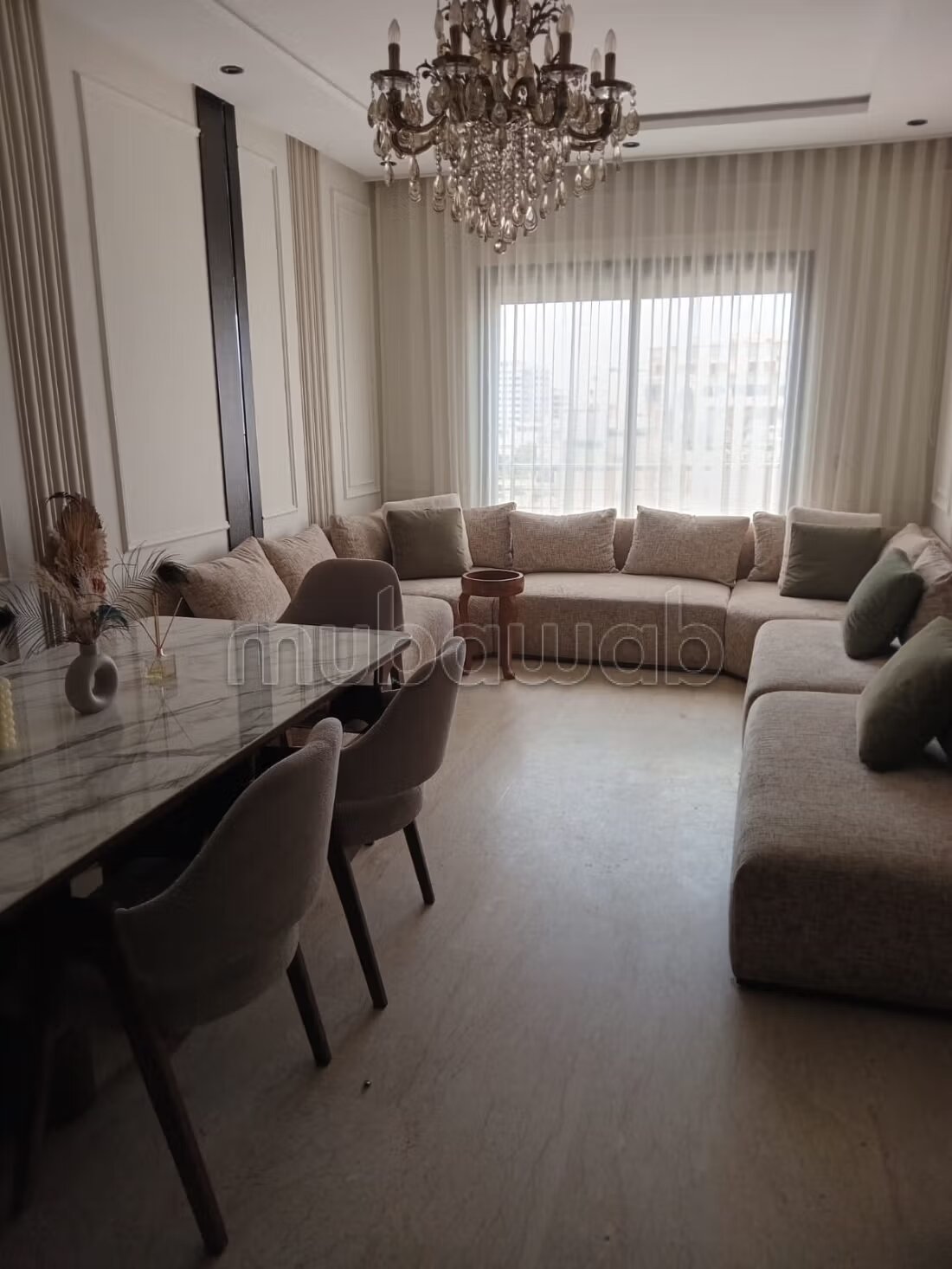 Vend appartement à Bourgogne Est. 
3 chambres agréables