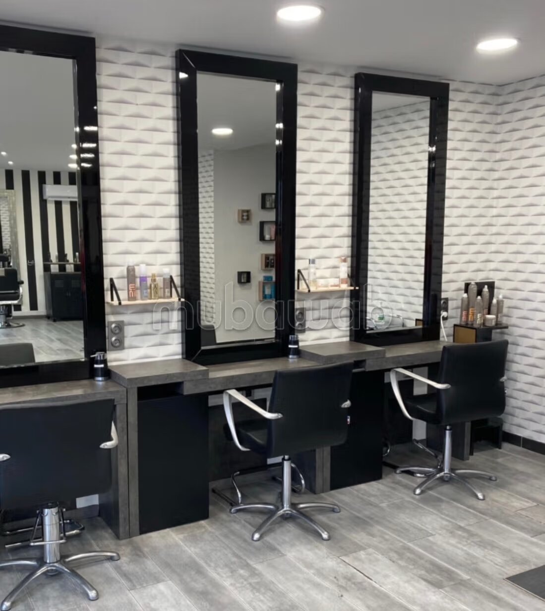 Superbe Salon De Coiffure, à vendre à louer