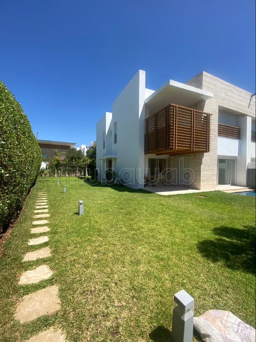 Villa de luxe à louer à Ville Verte.
Surface de 350 m².
Clim...