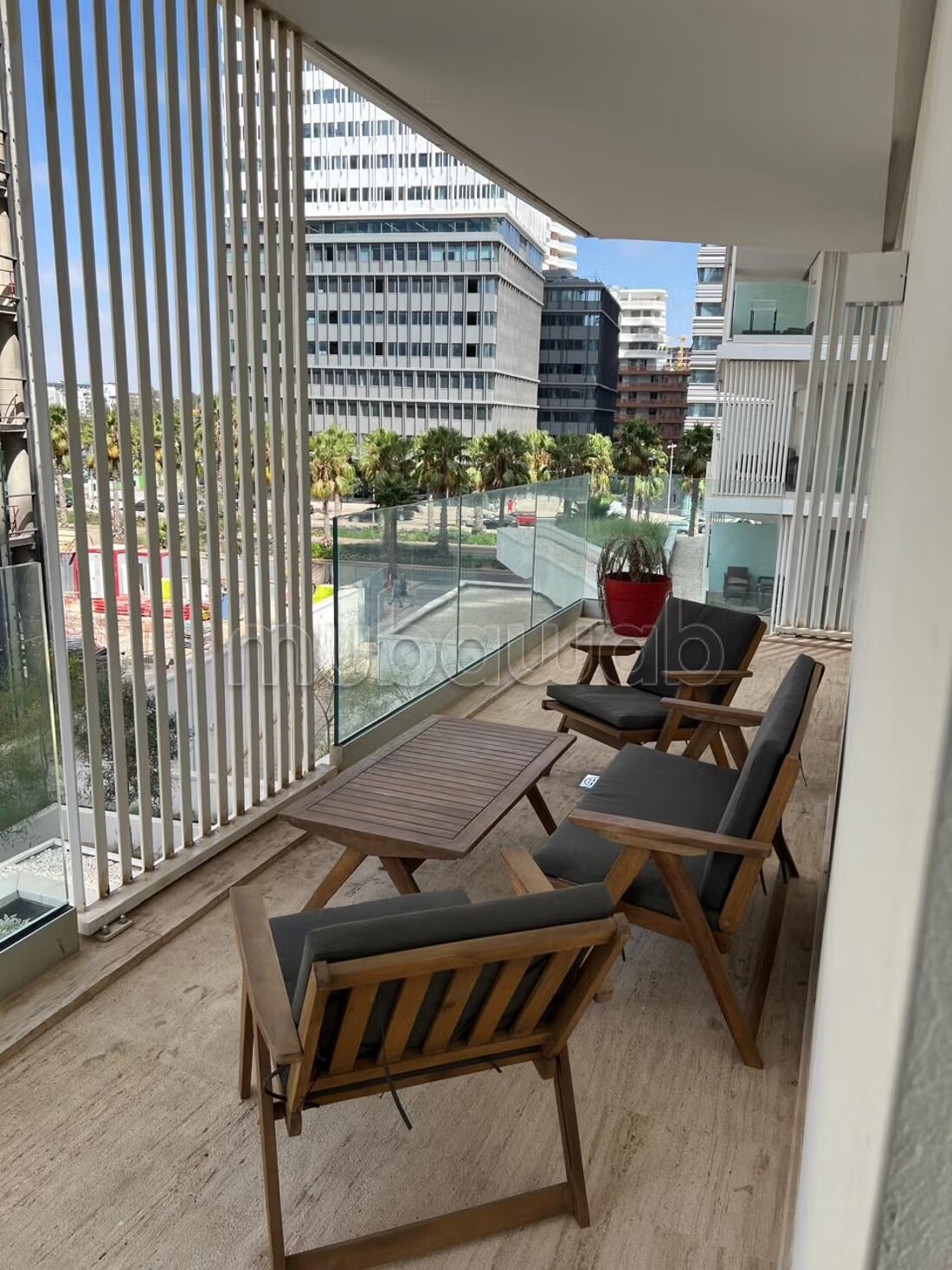 Joli studio avec grande terrasse
