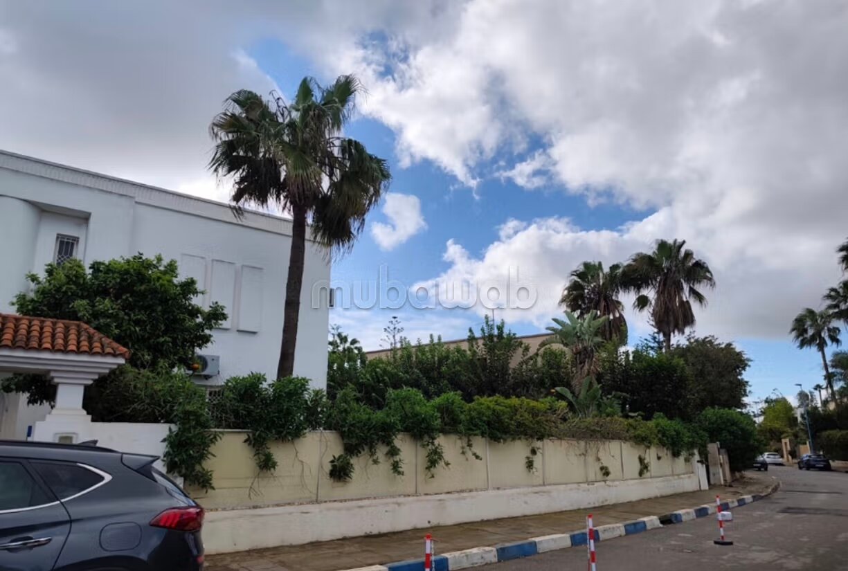 Terrain R4 à la vente à Sidi Maarouf.
Surface de 810 m²