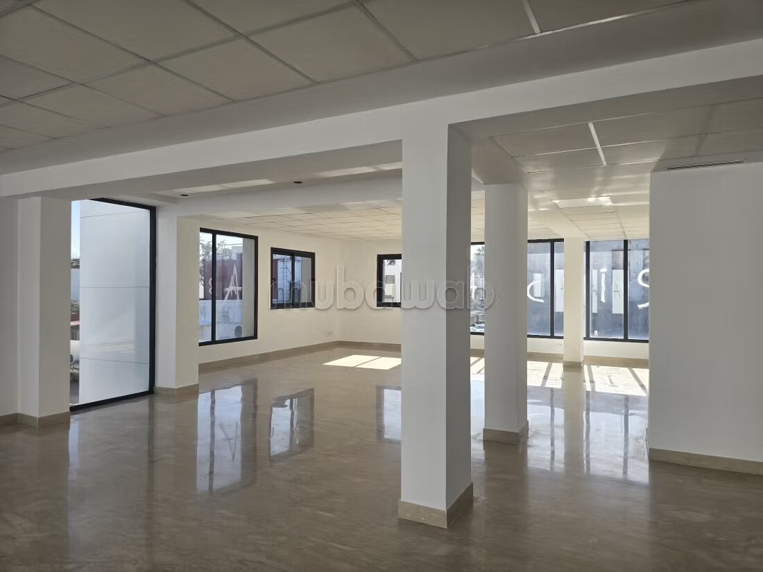 Bureaux en location en Rabat Hassan. Ascenseur et places de...