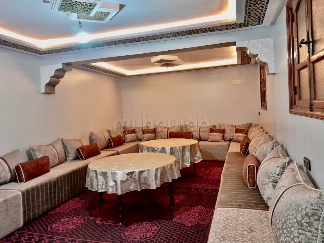 Louez cet appartement à Aourir. 
3 chambres agréables. 
Meub...