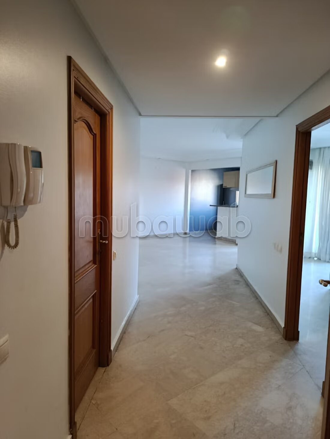 Superbe studio semi équipée à louer maarif socrate 
casablan...