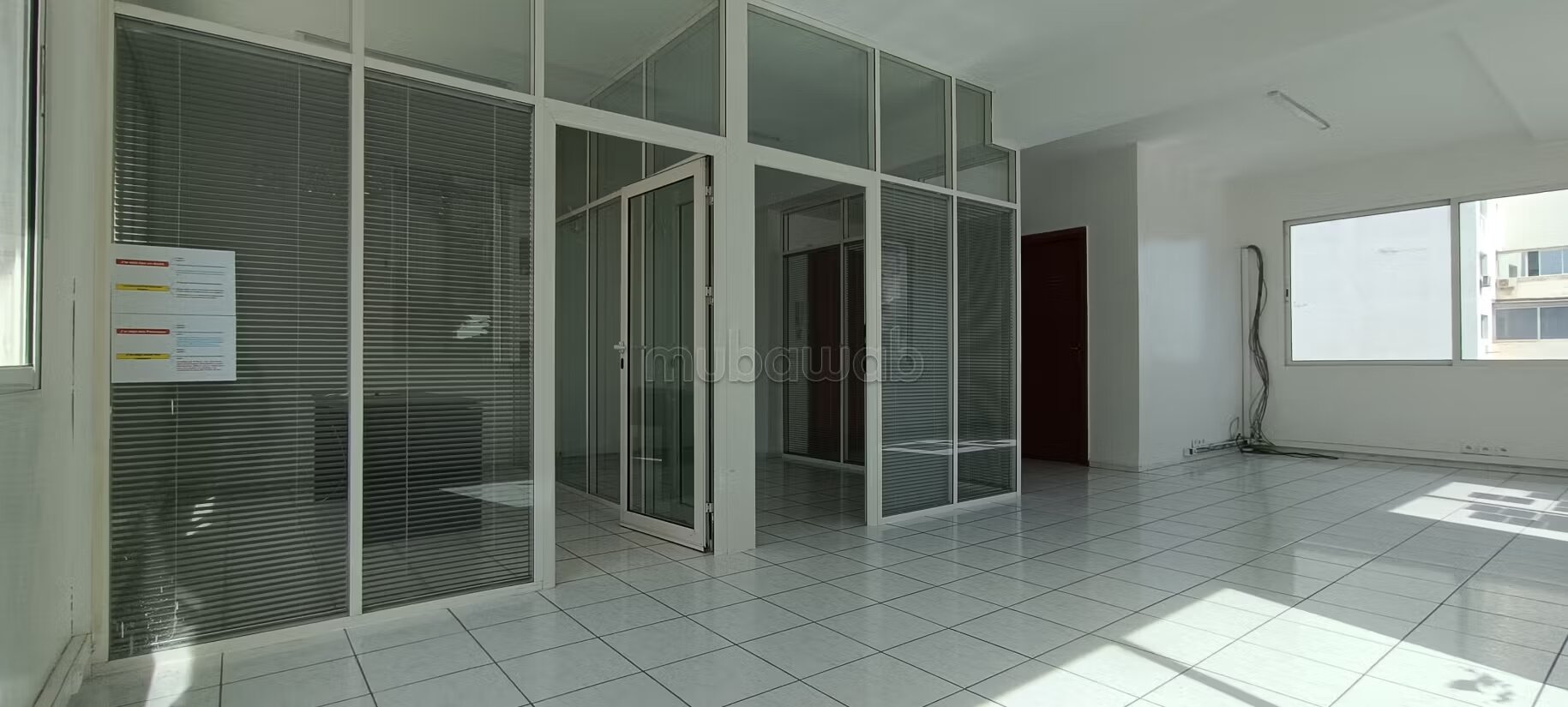 Bureau á proximité du port 
Superficie 60 m². 
Avec ascenseu...