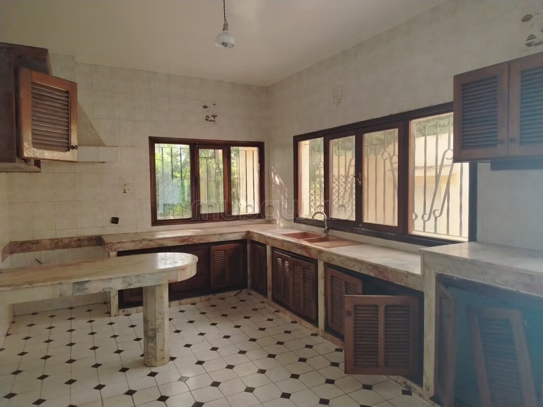 Villa 900 m² for rent in Hay Riad Rabat — Photo 14