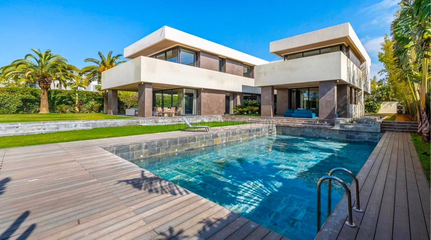 Villa 1750 m² for Sale in Rabat (Souissi) à Rabat