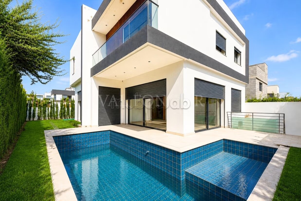 Villa 500 m² for Sale in Casablanca (Dar Bouazza) — Photo 2