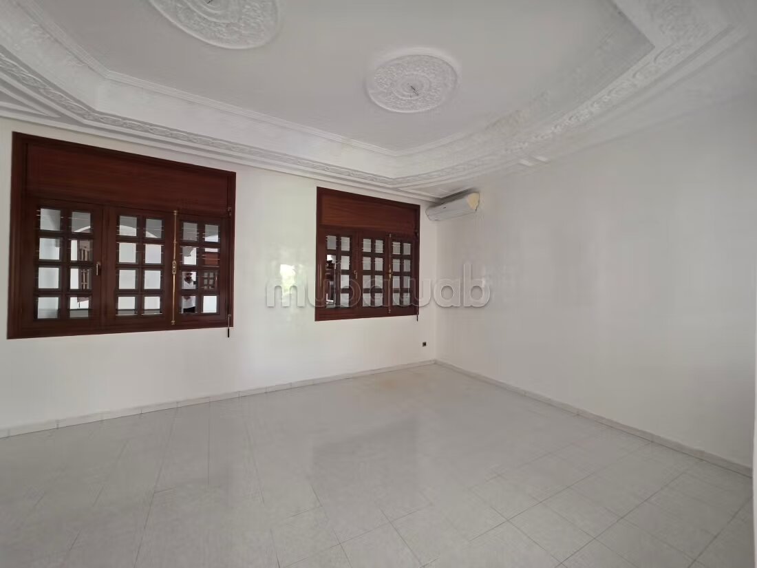 Villa 300 m² à louer à Rabat — Photo 2