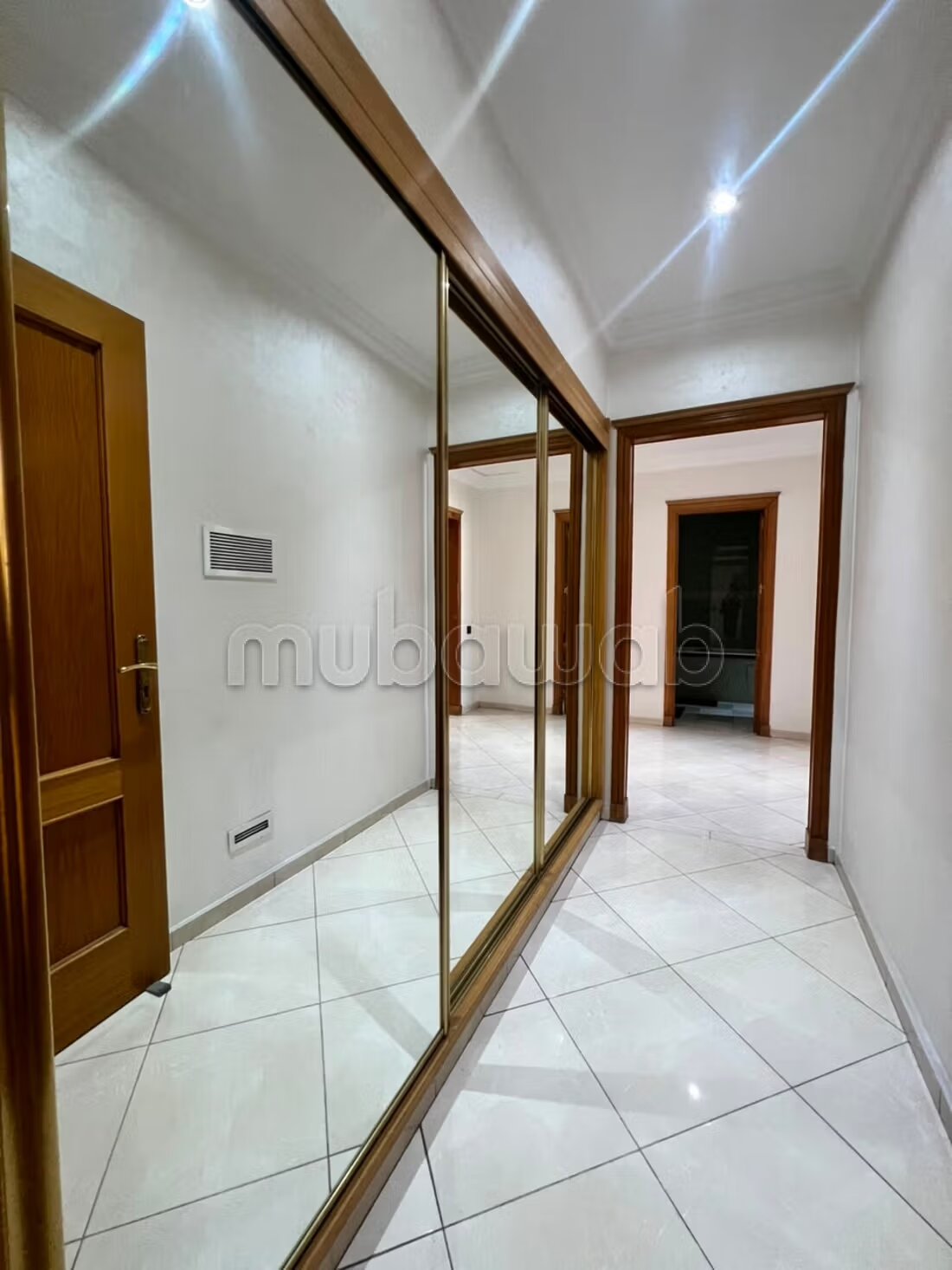 شقة 240 متر مربع للإيجار في الدار البيضاء (ثلاثي الذهب) — Photo 10