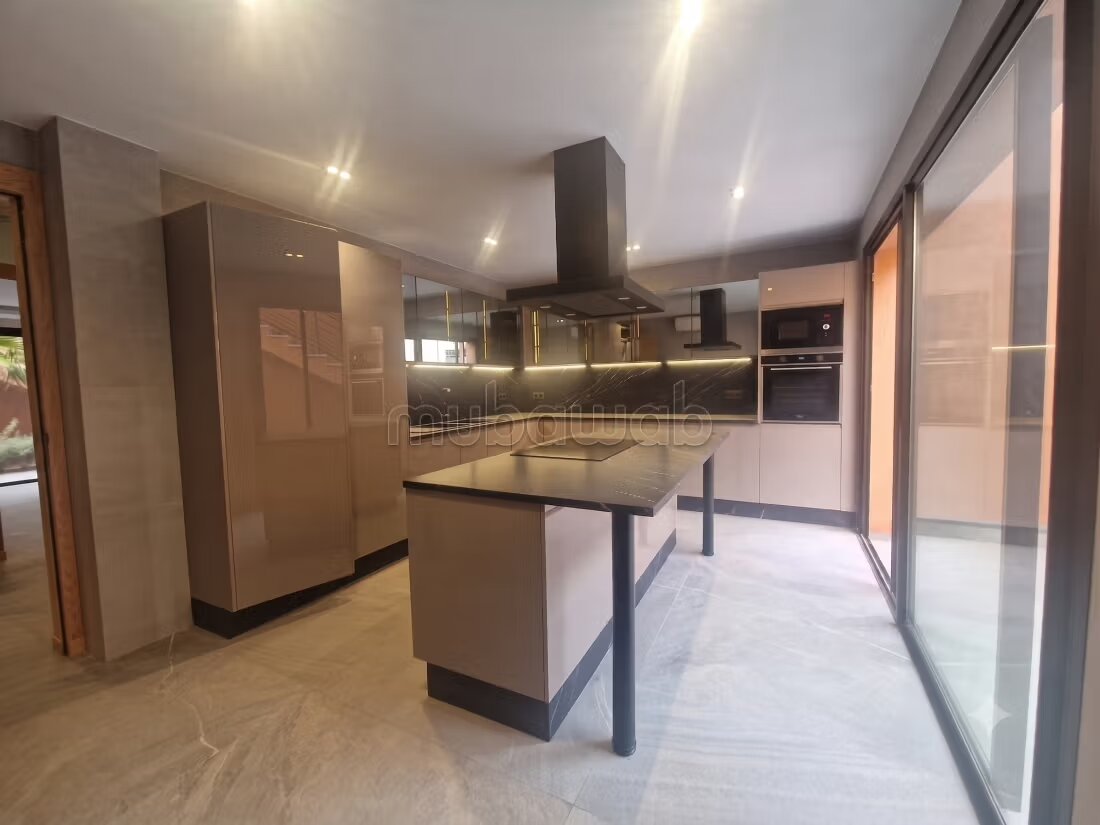 Villa 450 m² for rent in Marrakech — Photo 11