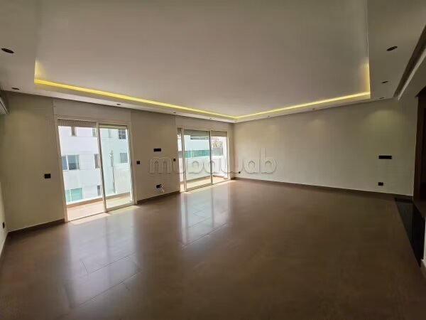 شقة 4 غرف للإيجار في الدار البيضاء — Photo 20