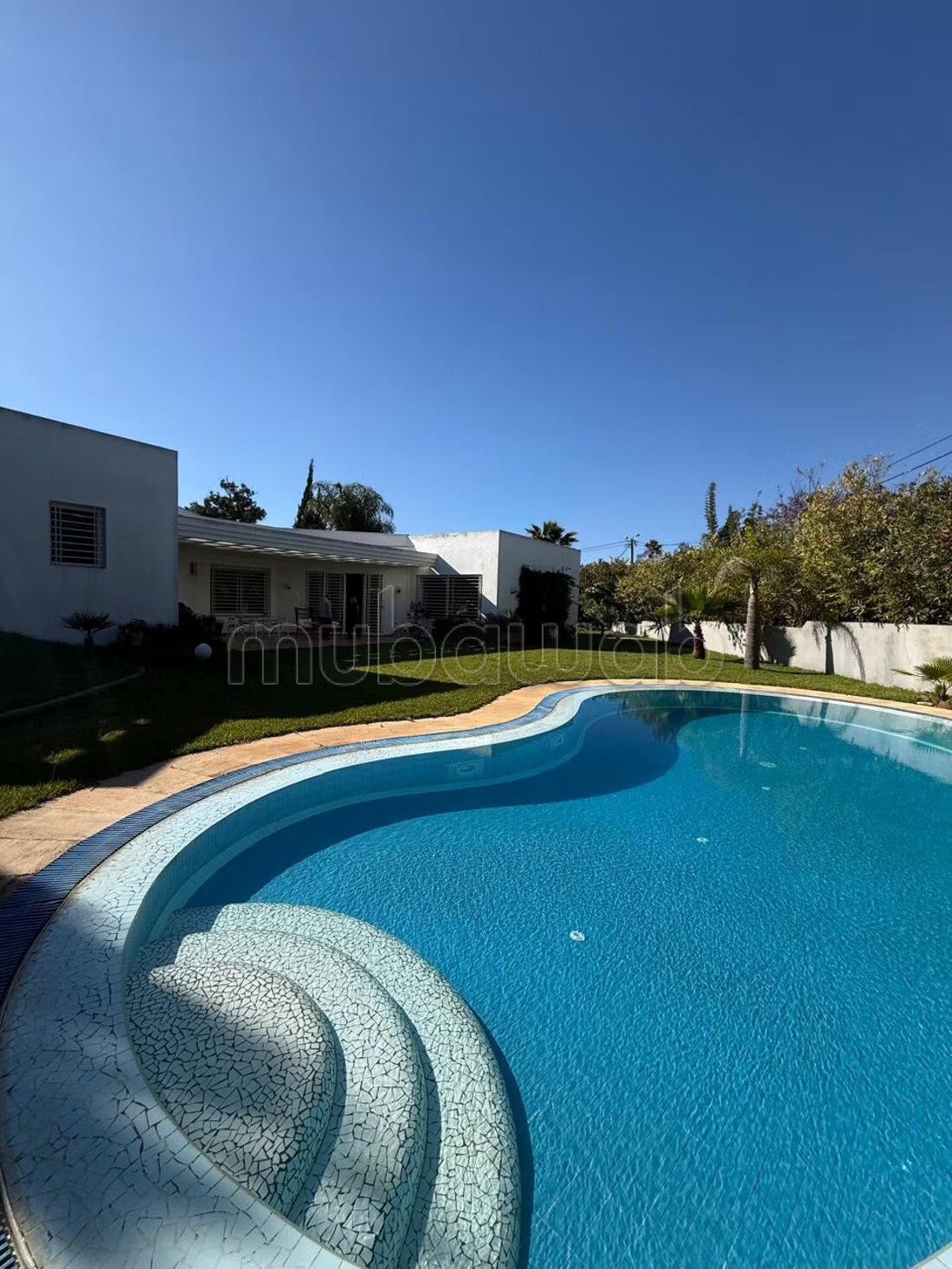 Villa 2000 m² à louer à Rabat – Souissi à Rabat